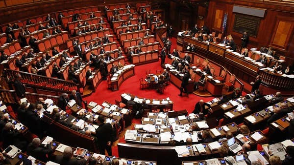 copertina Rai Parlamento - Referendum 8-9 giugno 2025