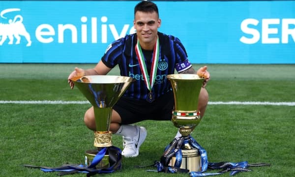 copertina Interna21onale Uno Scudetto firmato Chivu
