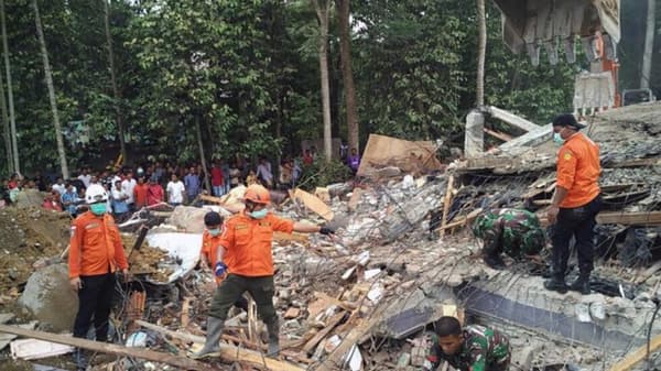 copertina Indonesie, le tsunami meurtrier