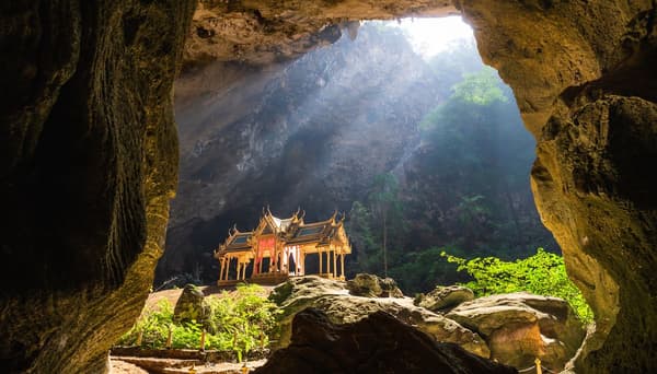 copertina Underworld - Le piu' belle grotte del mondo e i loro segreti