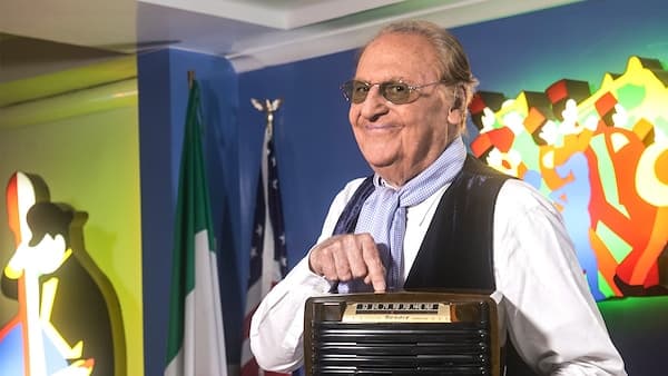 copertina del programma Cari Amici Vicini E Lontani - Re Edition - Da Rabagliati A Dario Fo