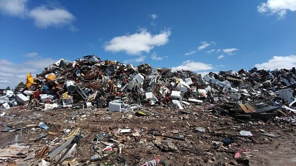 copertina La Scienza Segreta Delle Discariche