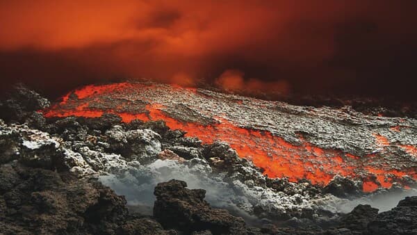 copertina La Terra Della Lava-E1