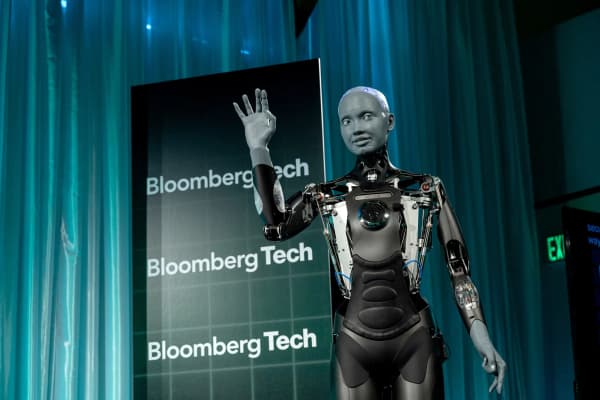 copertina Bloomberg Tech Summit