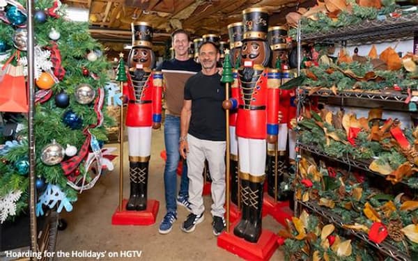 copertina Hoarding for the Holidays