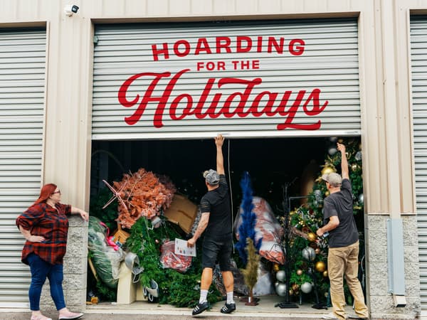 copertina del programma Hoarding for the Holidays