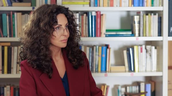 copertina del programma A testa alta - Il coraggio di una donna