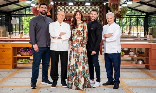 copertina Bake Off Italia: dolci in forno - Stag. 10 Ep. 1 - Inizia la sfida!