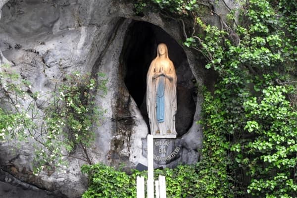 copertina del programma I miracoli di Lourdes