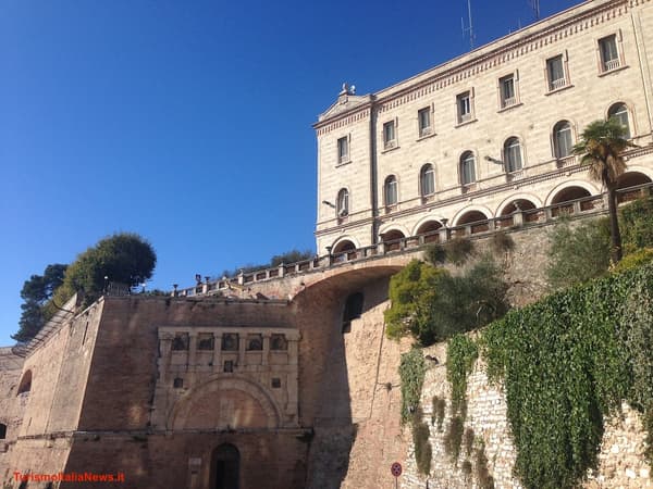 copertina Perugia dalle origini al mondo antico