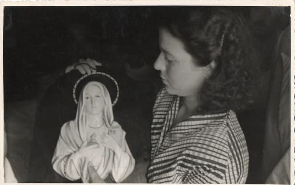 copertina del programma Piange una madre