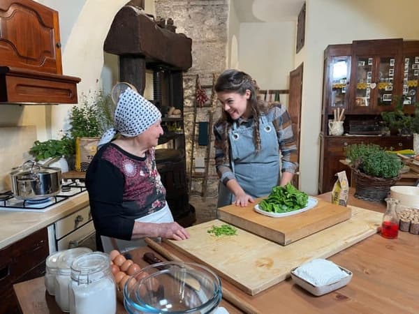 copertina del programma Con le mani in pasta - Stag. 1 Ep. 8 - Nonna Angela