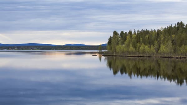 copertina Occasioni in riva al lago - Una casa sui laghi Sebago, in Maine