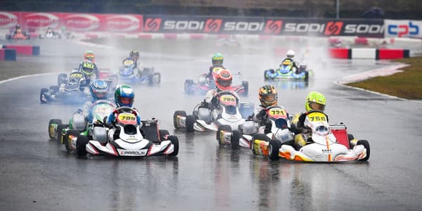 copertina Speciale FIA Girls on Track