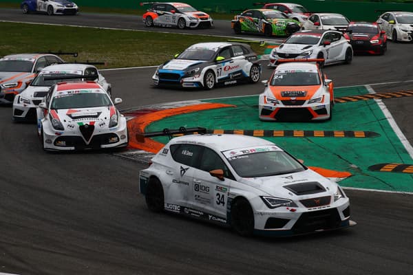 copertina TCR World Tour - Vallelunga - Gara 1