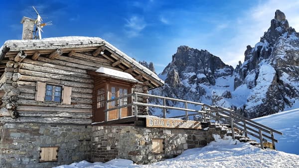 copertina Capanne alpine - Capanna Glärnisch: gli ultimi ritocchi prima dell'apertura