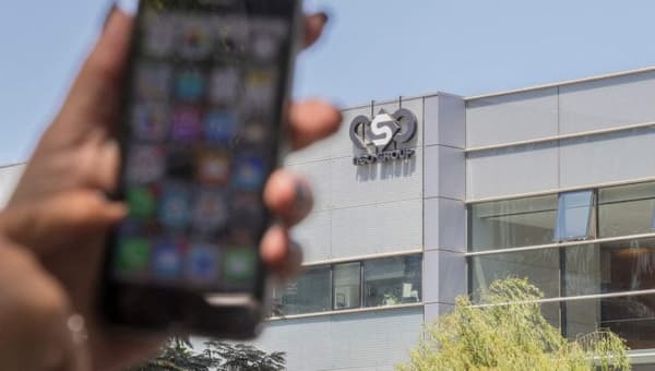 copertina del programma Progetto Pegasus: una spia nel telefono