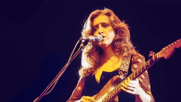 copertina del programma Decades Rock: Bonnie Raitt & Friends