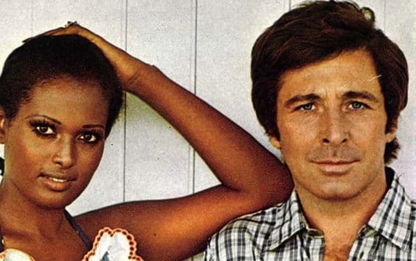 copertina La ragazza dalla pelle di luna