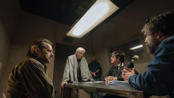 copertina del programma Estranei