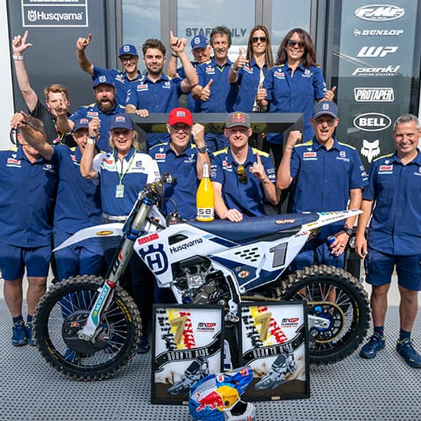 copertina Friends - Ep. 9 - Friends 04 Ep.09 - Miglioramento Di Carriera