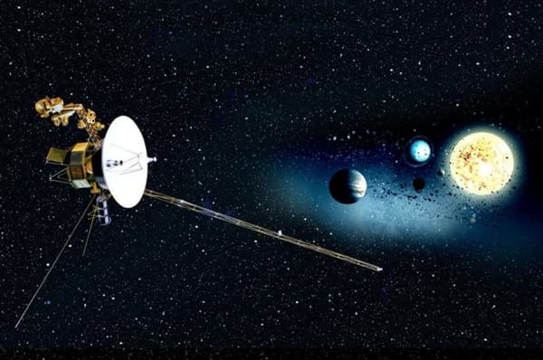 copertina Oltre i confini del sistema solare: Storia del programma Voyager