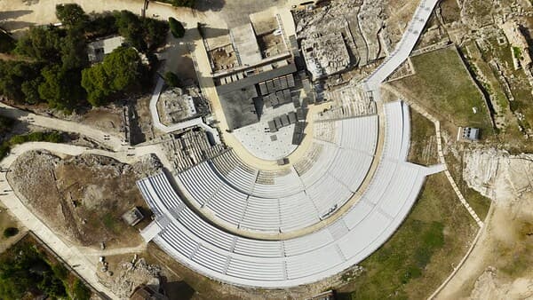 copertina Maps - Musica, Arte, Poesia, Spettacolo Sconfinamenti - Teatro Greco Di Siracusa 2026
