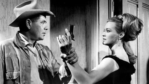 copertina Sfida oltre il fiume rosso