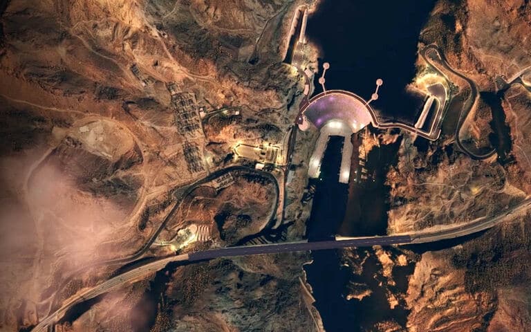 copertina Hoover Dam: Standing Tall