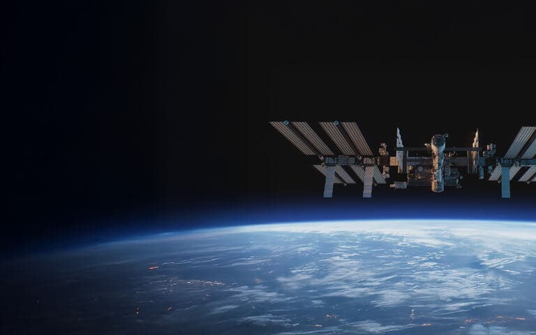 copertina Terrore nello spazio - allarme rosso sulla stazione spaziale internazionale