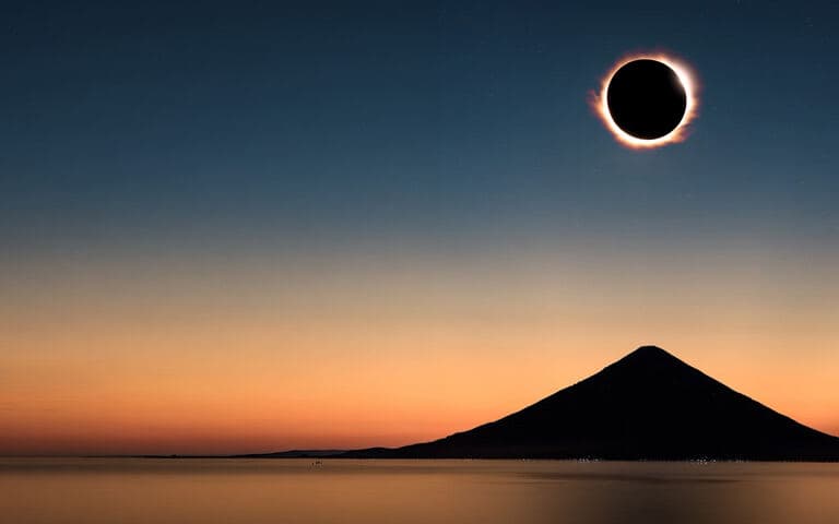 copertina Eclissi - Il giorno in cui il sole sparisce